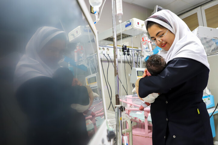 پرستاران نماد صبوری، مهربانی وحرفهایگری هستند 4 پرستاران نماد صبوری، مهربانی وحرفهایگری هستند