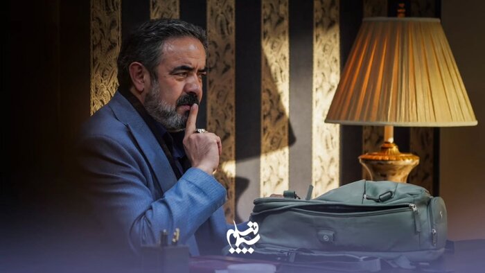 «شیش ماهه» با کارگردانی مهران مدیری از شبکه سه سیما پخش میشود + معرفی و زمان پخش 2 جدیدترین تصاویر از سریال «شیش ماهه» مهران مدیری منتشر شد/ نقش متفاوت حسن معجونی - ایرنا