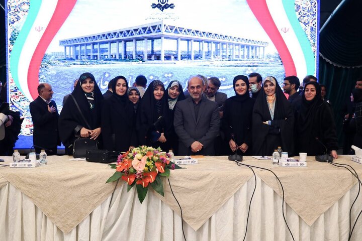 نقش‌آفرینی مجریان رسانه ملی در صیانت از زبان فارسی