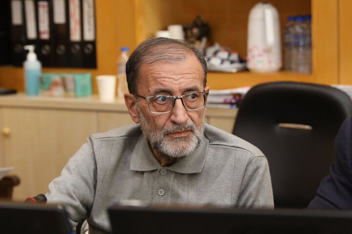 چرا ضوابط شورای عالی انقلاب فرهنگی برای سامان دادن به سینمای خانگی را ابلاغ نمی‌کنید؟