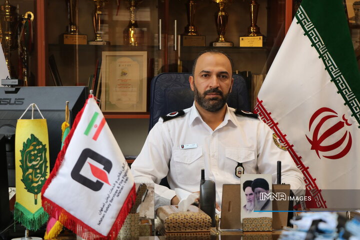 از افزایش وام ازدواج و فرزندآوری تا نصب ۶۰ هزار چراغ روشنایی کممصرف در ایلام 4 اعطای بالاترین درجه اکتسابی وزارت کشور به مدیرعامل سازمان آتشنشانی اصفهان