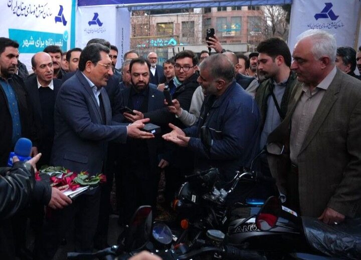 از فرصتی راهبردی برای تجارت جهانی تا اهدای ۱۰ سکه برای آزادی زندانیان 5 مشوق ها برای جایگزینی موتورسیکلت های فرسوده ارائه می شود