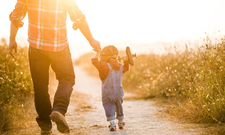 پدر؛ معمار هویت و شخصیت اجتماعی فرزندان 1 پدر؛ معمار هویت و شخصیت اجتماعی فرزندان