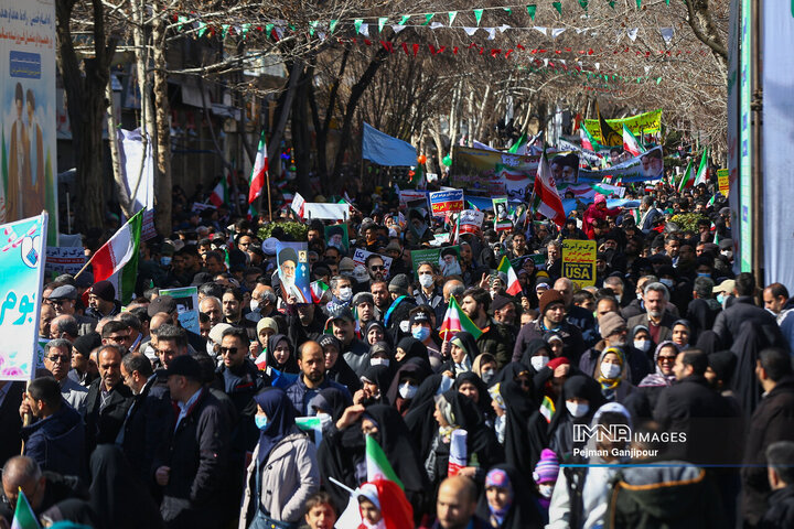 از حضور برای تجدید میثاق با آرمانهای انقلاب تا تأکید قطعنامه ۲۲ بهمن بر ادامه مسیر تمدنی 2 ۲۲ بهمن؛ روایت همبستگی و حضور همه نسلها برای تجدید میثاق با آرمانهای انقلاب