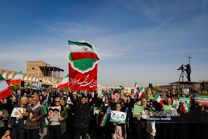 از حضور برای تجدید میثاق با آرمانهای انقلاب تا تأکید قطعنامه ۲۲ بهمن بر ادامه مسیر تمدنی 3 تأکید قطعنامه ۲۲ بهمن بر ادامه مسیر تمدنی انقلاب اسلامی