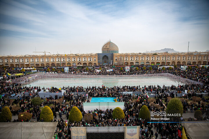از حضور برای تجدید میثاق با آرمانهای انقلاب تا تأکید قطعنامه ۲۲ بهمن بر ادامه مسیر تمدنی 4 دشمن مایوس شد؛ ۲۲ بهمن ایران در قاب رسانههای جهان