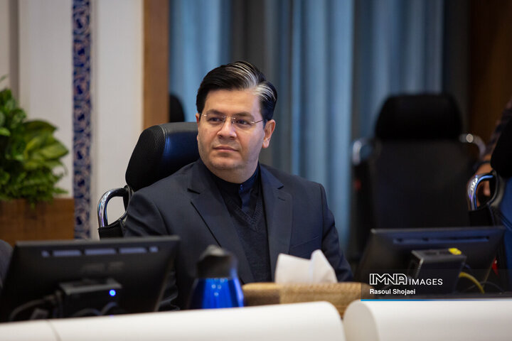 از خودکفایی ۹۷ درصدی ایران در تولید دارو تا اصفهان پیشتاز توسعه زیرساخت خودروهای برقی 5 از «اولین پریز شهر» تا شکلگیری شبکه شارژ برقی؛ اصفهان پیشتاز توسعه زیرساخت خودروهای برقی