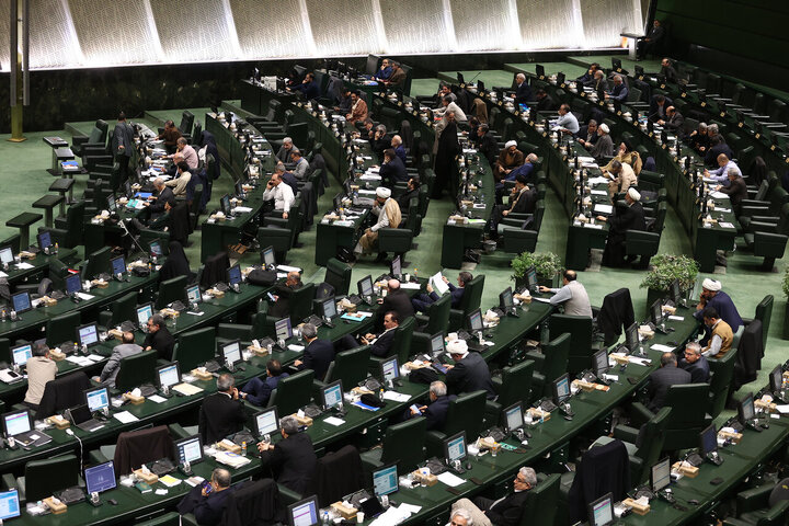 از درخشش نوجوان اصفهانی در جشنواره بینالمللی تا تامین ۷۰۰ قلم داروی حیاتی 1 اختصاص اعتبار ۵۰۰ میلیاردی برای گازکشی منازل مددجویان کمیته امداد و بهزیستی