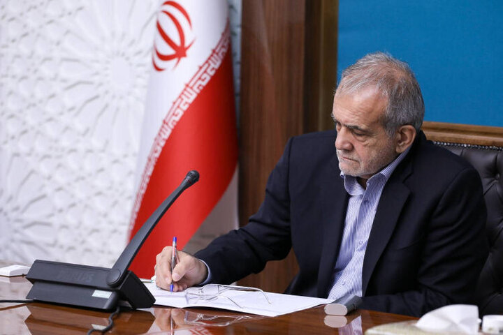 از روایت ستون ایستادگی در دل میدان تا کمک رئیسجمهور برای آزادی زندانیان نیازمند 1 کمک ۵ میلیارد تومانی رئیسجمهور برای آزادی زندانیان نیازمند