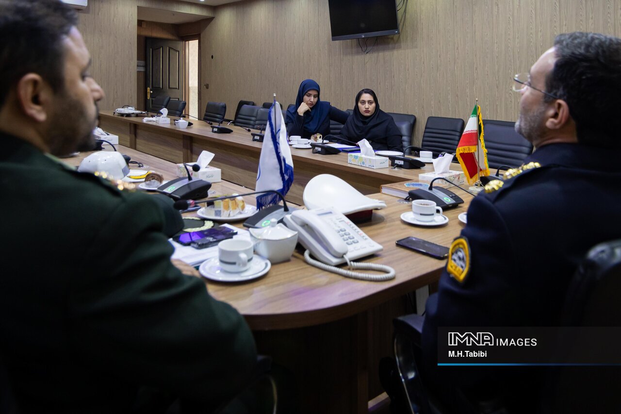 از قانون تا فرهنگ؛ بازتعریف رابطه پلیس راهور و شهروندان در دهه فجر 2 از قانون تا فرهنگ؛ بازتعریف رابطه پلیس راهور و شهروندان در دهه فجر