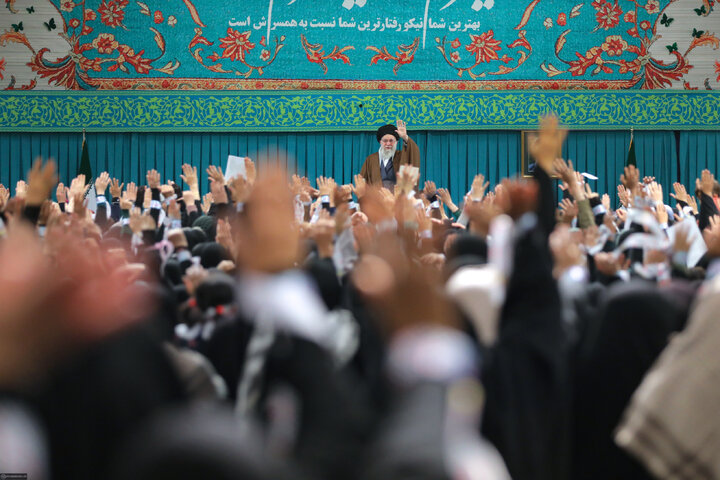 از پیام ۲۲ اندیشمند و نخبه جهان اسلام تا ۴۷ سال نقشآفرینی و شکوفایی بانوان در پرتو انقلاب 4 ۴۷ سال نقشآفرینی و شکوفایی بانوان در پرتو انقلاب اسلامی