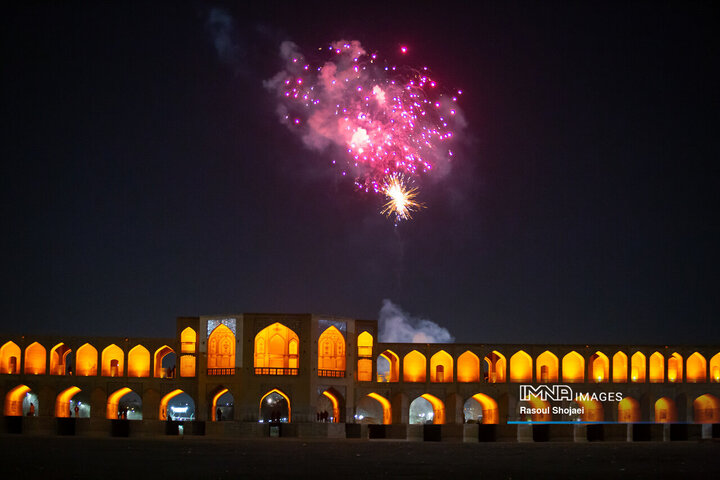 از پیام ۲۲ اندیشمند و نخبه جهان اسلام تا ۴۷ سال نقشآفرینی و شکوفایی بانوان در پرتو انقلاب 5 مردم ایران بانگ «الله اکبر» سر دادند
