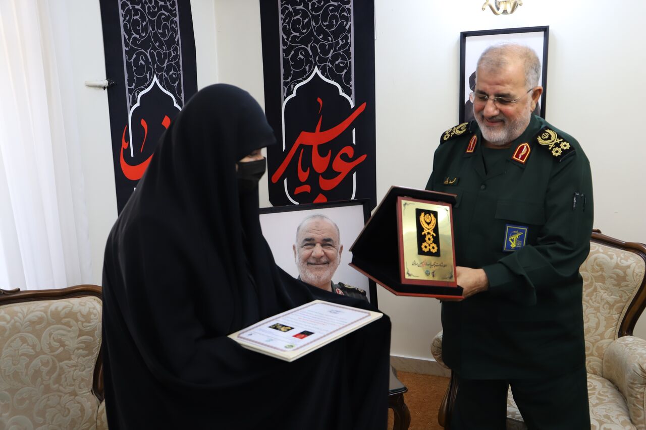 از پیام ۲۲ اندیشمند و نخبه جهان اسلام تا ۴۷ سال نقشآفرینی و شکوفایی بانوان در پرتو انقلاب 8 اهدای درجه سپهبدی شهید سلامی به خانواده وی/ تأکید بر تداوم راه فرماندهان شهید جنگ ۱۲ روزه