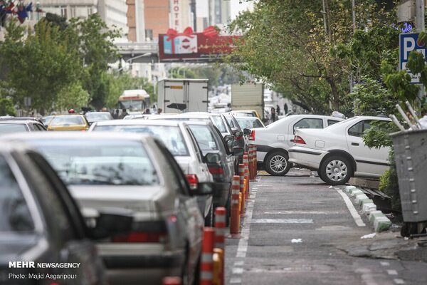 شکاف قیمتی و عطش بازار خودرو؛ چرا تقاضا کاهش نمی‌یابد؟