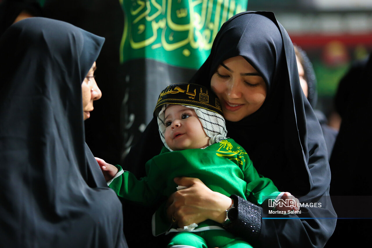 لبیکِ شیرخوارگان؛ تجدید عهد نسل عاشورا با امام زمان (عج) 1 لبیکِ شیرخوارگان؛ تجدید عهد نسل عاشورا با امام زمان (عج)