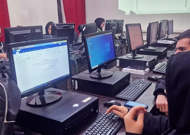 چگونه بهترین آموزشگاه حسابداری را برای ورود به بازار کار انتخاب کنیم؟ 3 تصویری از محیط آموزشی آموزشگاه حسابداری