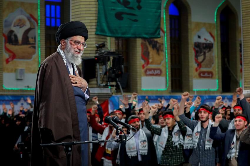 «توقف ممنوع»؛ تبلور نگاه راهبردی رهبر شهید به نسل جوان و نوجوان 2 کتاب «توقف ممنوع»؛ تبلور نگاه راهبردی رهبر معظم انقلاب به نسل جوان ////