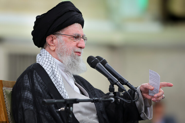 رهبر شهید: معلمان بهمعنای واقعی افسران سپاه پیشرفت کشور هستند 1 رهبر شهید: معلمان بهمعنای واقعی افسران سپاه پیشرفت کشور هستند