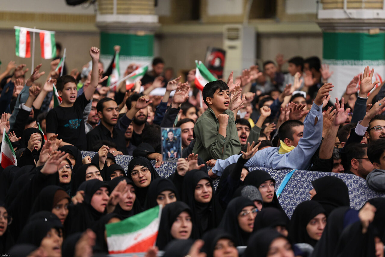 نسلی که کوه اعتماد پدر شهید ملت بر دوش آنها بود 1 نسلی که کوه اعتماد پدر شهید ملت بر دوش آنها بود
