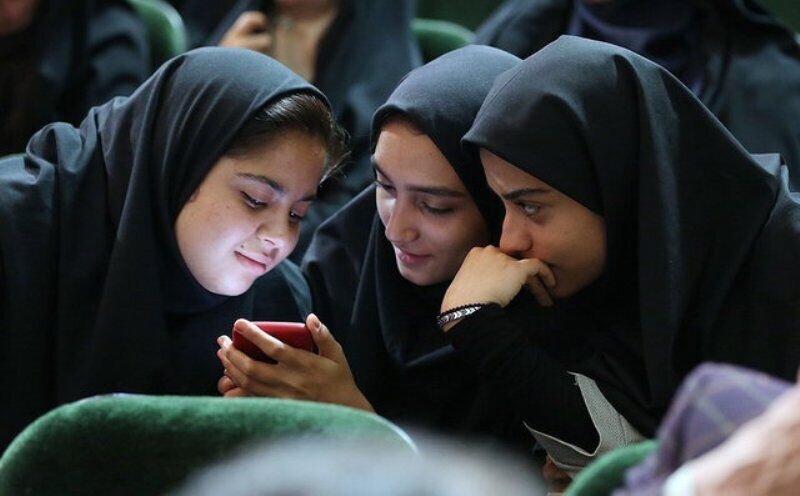 در جستوجوی خویش پشت قابهای بینقص مقایسه 3 در جستوجوی خود پشت قابهای بینقص مقایسه