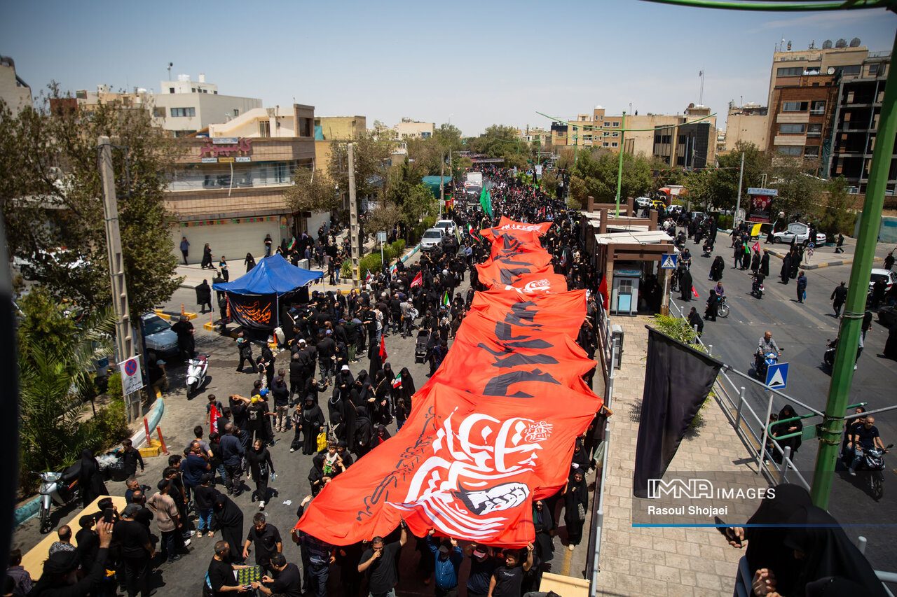 مسافران بیچمدان کربلا که از قافله عشق باز نماندند 3 مسافران بیچمدان کربلا که از قافله عشق باز نماندند