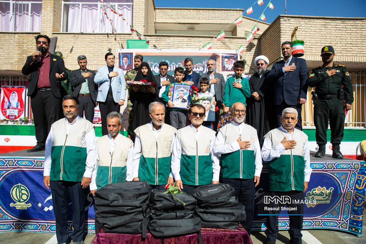 از سخنرانی شجاعانه رئیسجمهور ایران در سازمان ملل متحد تا فصل جدید طرح ملی ایران دیجیتال 1 مدرسه آسیبدیده جنگ رمضان، میزبان زنگ مهر در منطقه ۱۲ اصفهان شد